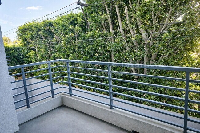 Foto del edificio - 7857 W Manchester Ave