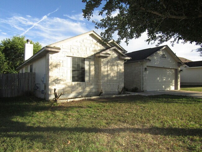 Building Photo - 122 Little Lake Rd