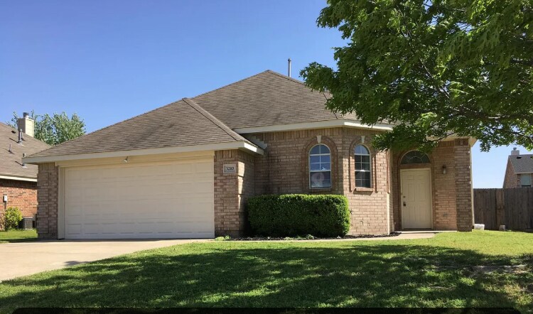 Foto principal - 3210 Blue Jay Ln