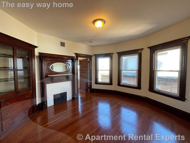 Building Photo - Somerville/Magoun Sq 4 BR, 2 Baths- Parkin...