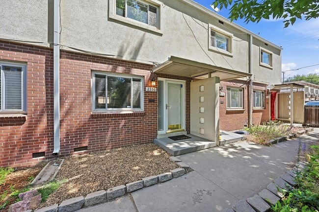 Building Photo - 2356 S Race St