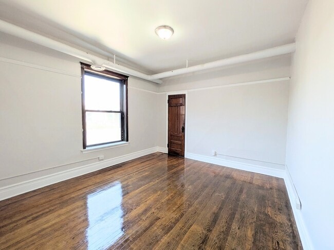 Building Photo - 4943 N Winthrop Ave