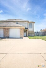 Building Photo - 402 Deloris Dr