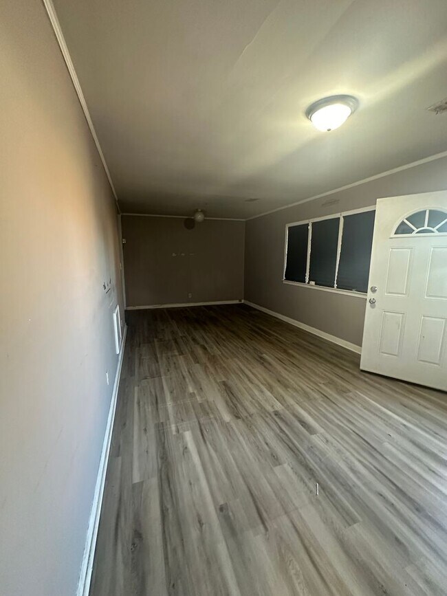 Foto del edificio - 3 Bed 1 Bath Brick House