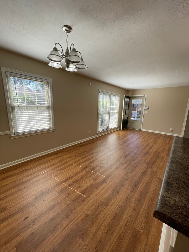 sala de estar - 1934 Wildwood Ave