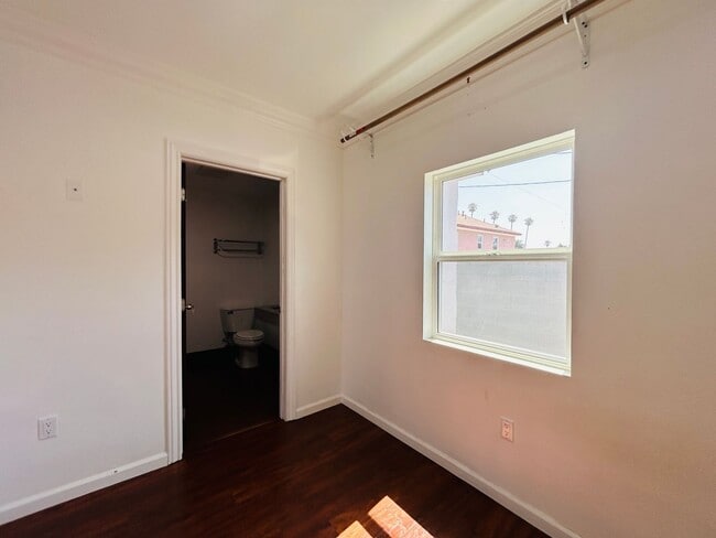 Foto del edificio - 13035 San Fernando Rd