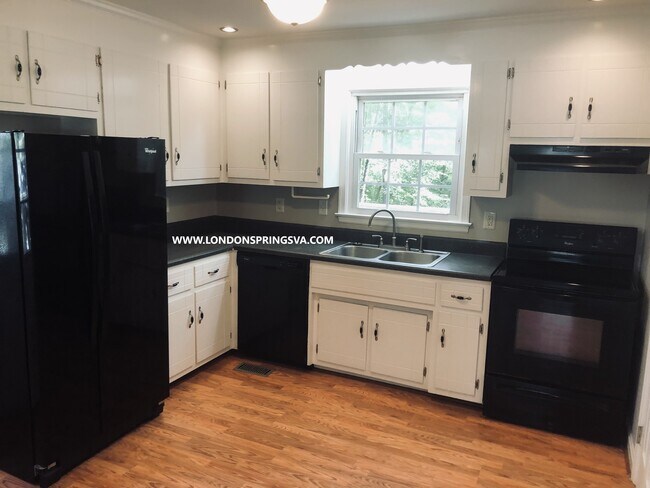 Foto del edificio - 7413 Springlake Dr