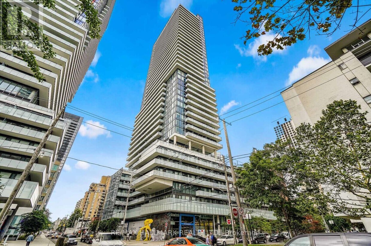 Photo principale - 161-1161 Roehampton Ave