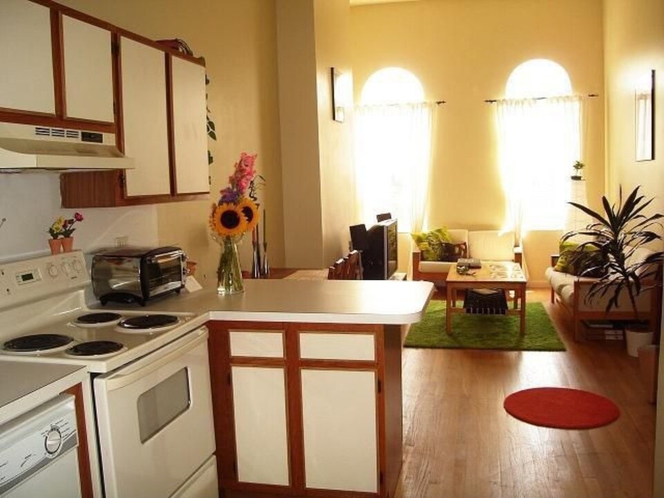 Primary Photo - 420 Monroe St