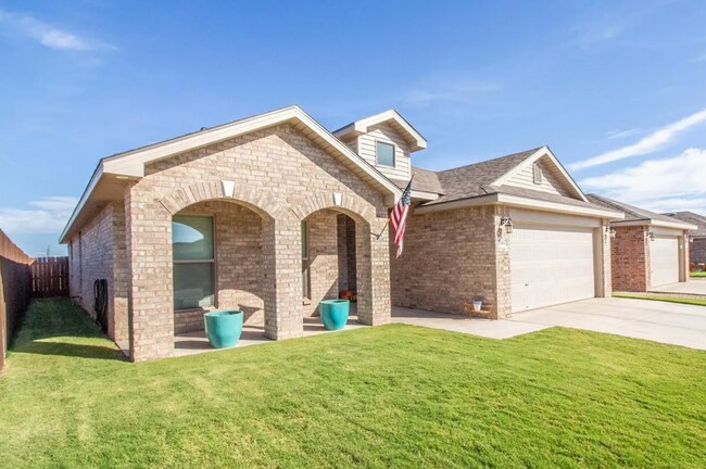 Building Photo - 3/2 in Frenship ISD: Appliances included!!!!