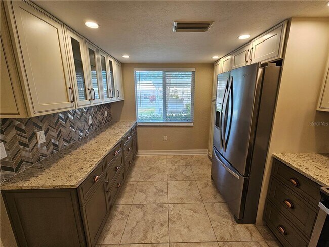 Foto del edificio - 4364 Madeira Ct