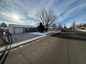 Building Photo - 421 Summit Dr