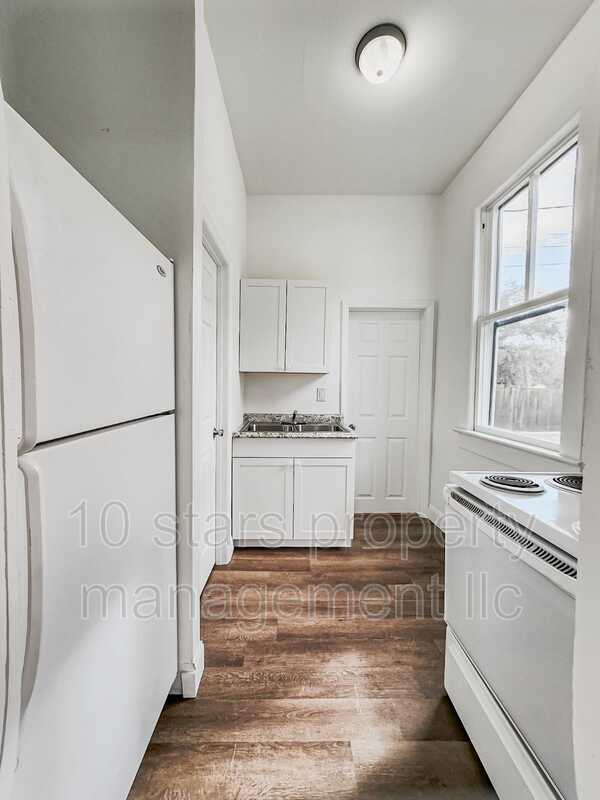 Building Photo - 2212 32nd Ave E