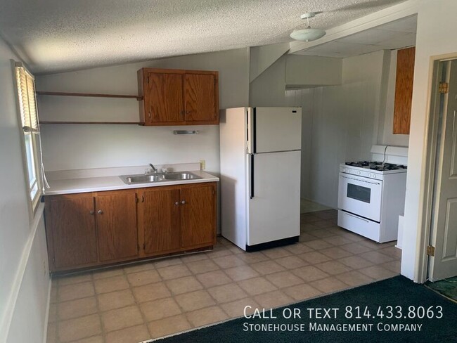 Building Photo - Beautiful 3rd floor 2 bedroom apartment av...