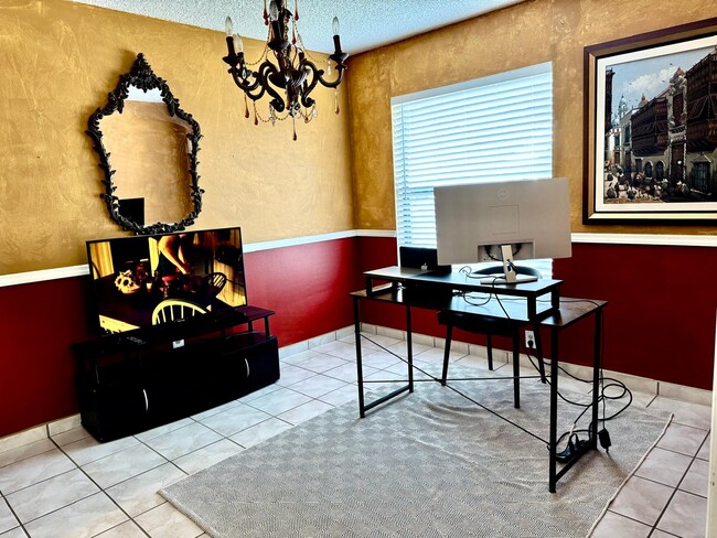 Oficina 2 - 684 Starstone Dr