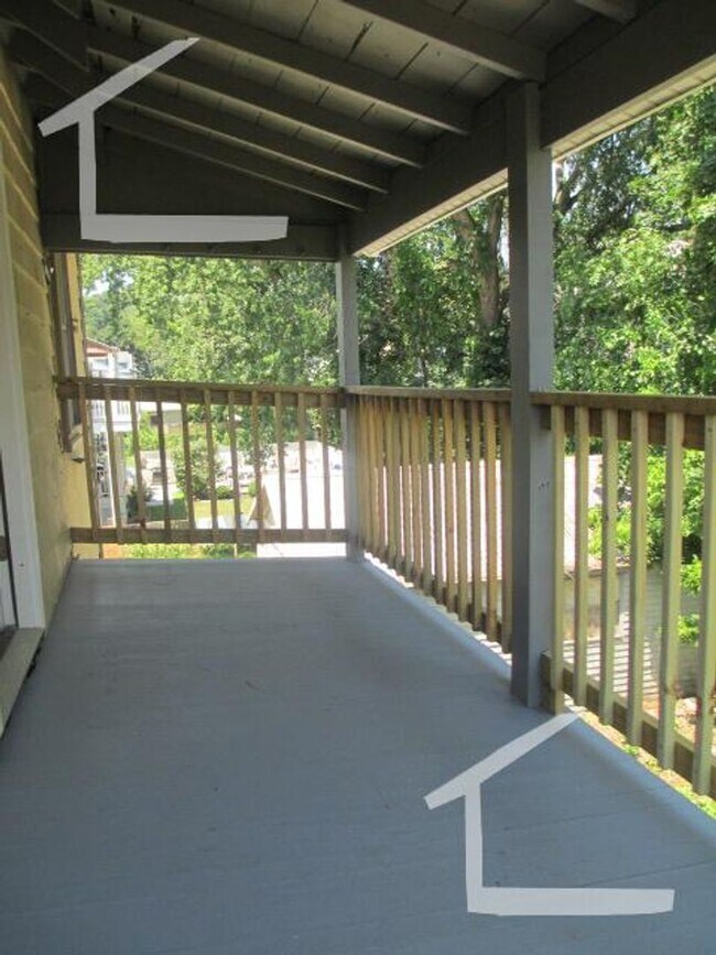 Foto del edificio - No Brokers Fee, No Security Deposit, Pets friendly, backyard, Eat-in Kitchen