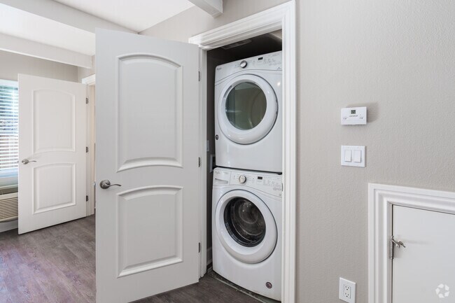 2HAB, 1BA - Casa adosada A - Lavandería - Ramblewood Apartments