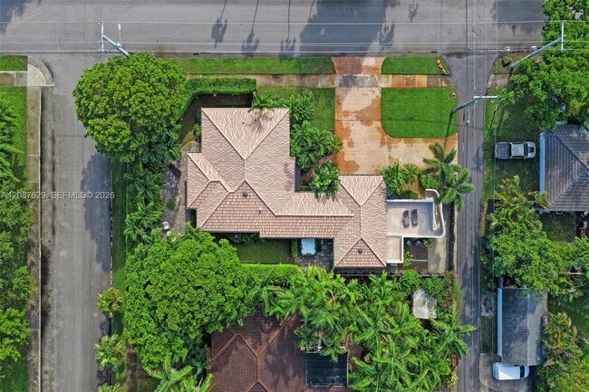 Building Photo - 712 S 15th Ave
