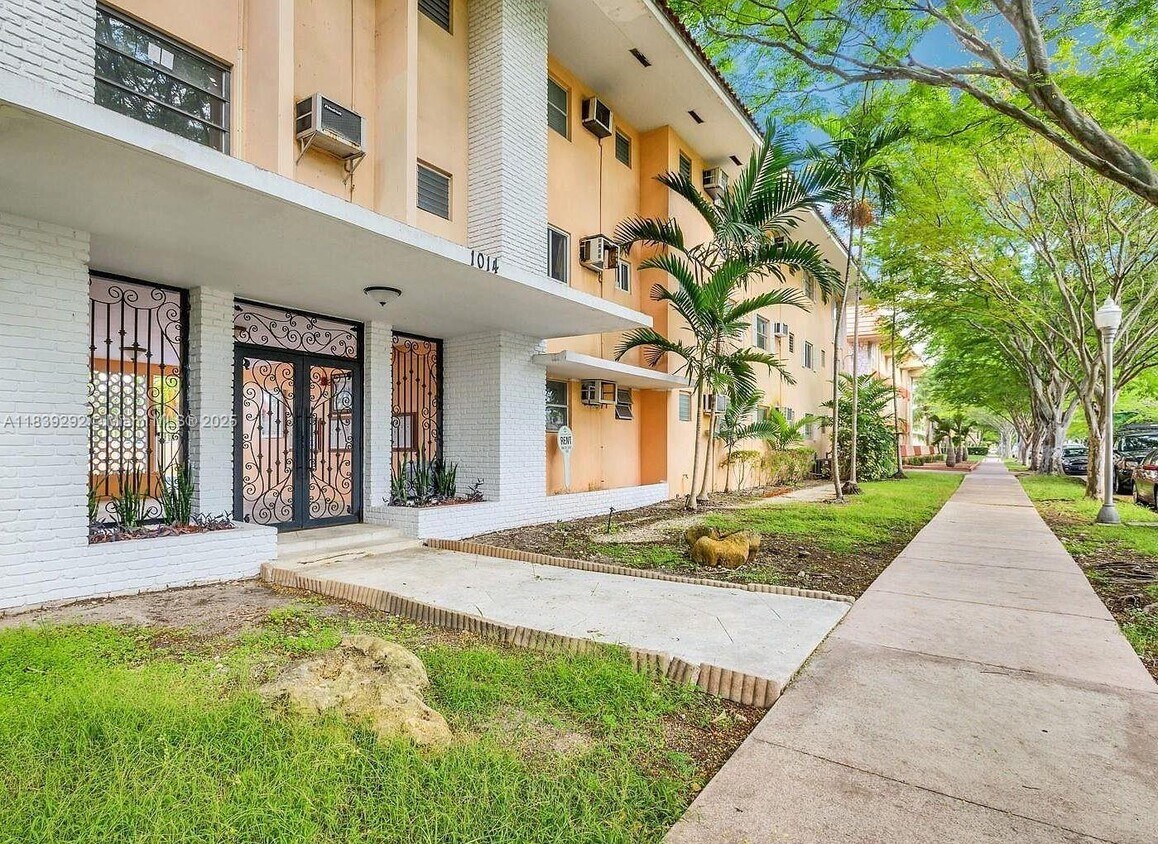 Foto principal - 1014 Salzedo St