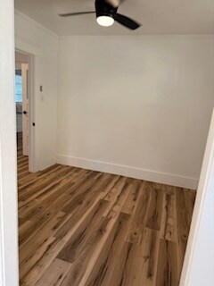 Dormitorio delantero con armario/área de oficina - 239 Newport Ave