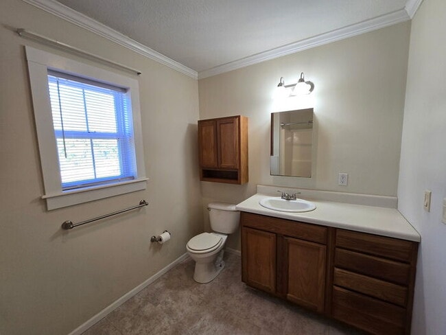 Building Photo - 2079 Pine Hill Rd