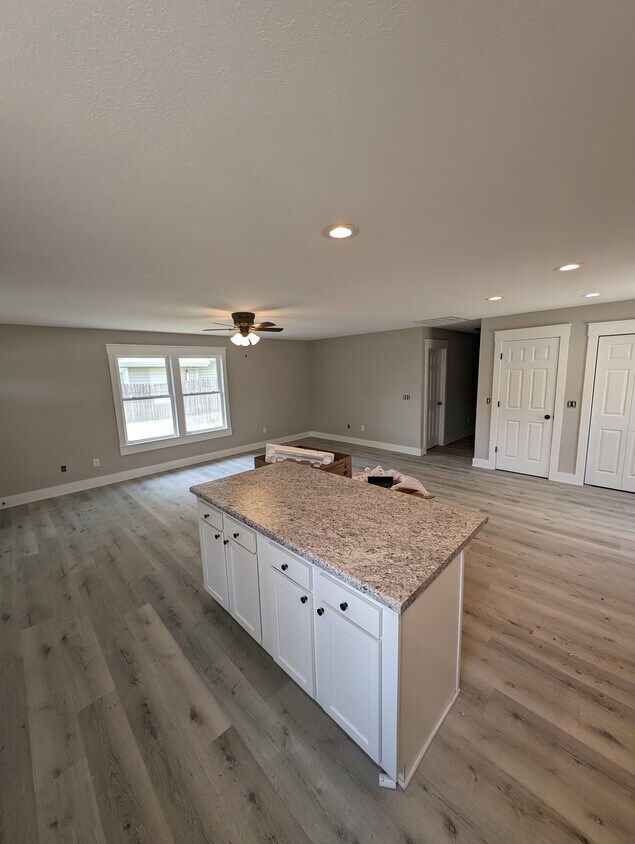 Building Photo - Dodge Ave