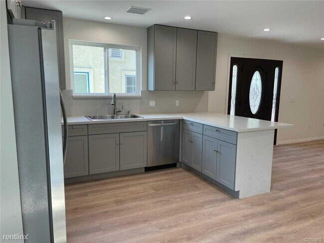 Building Photo - 2 br, 2 bath House - 16043 Bassett St # 1/2