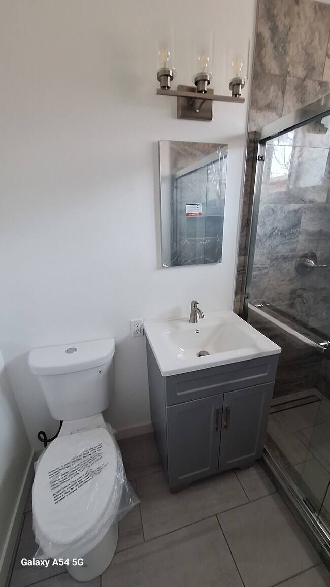Foto del edificio - 5567 Kinston Ave