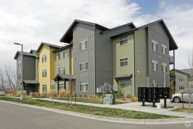 Foto del edificio - Redwood Village Apartments