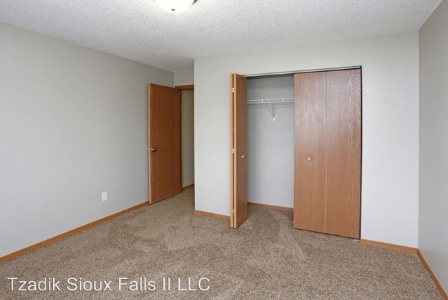 Building Photo - 3 br, 1 bath Apartment - 221 N. Cleveland
