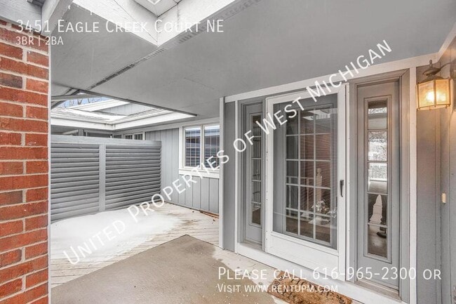 Foto del edificio - 3451 Eagle Creek Ct NE