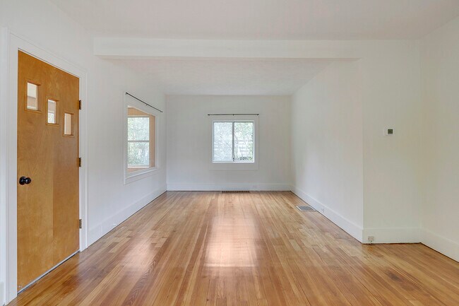 Foto del edificio - 1633 McDonald St NW