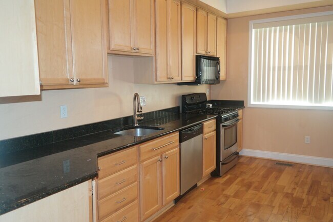 Foto del edificio - Charming 2 Bedroom/2.5 Bathroom Townhome in Linwood/Patterson Park, MD!