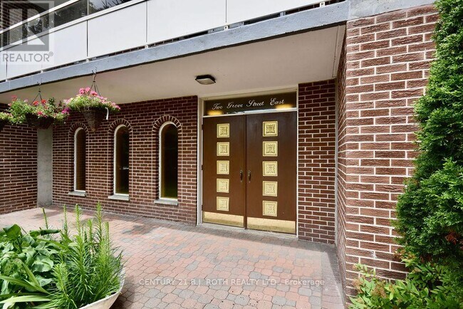 Building Photo - 2-22 Grove St E
