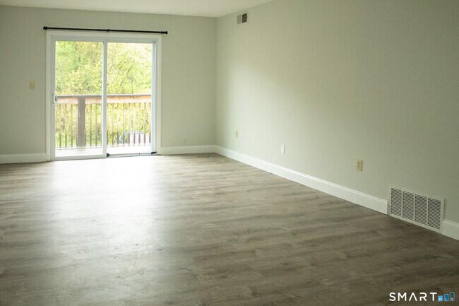 Foto del edificio - 1 Bradley Cir