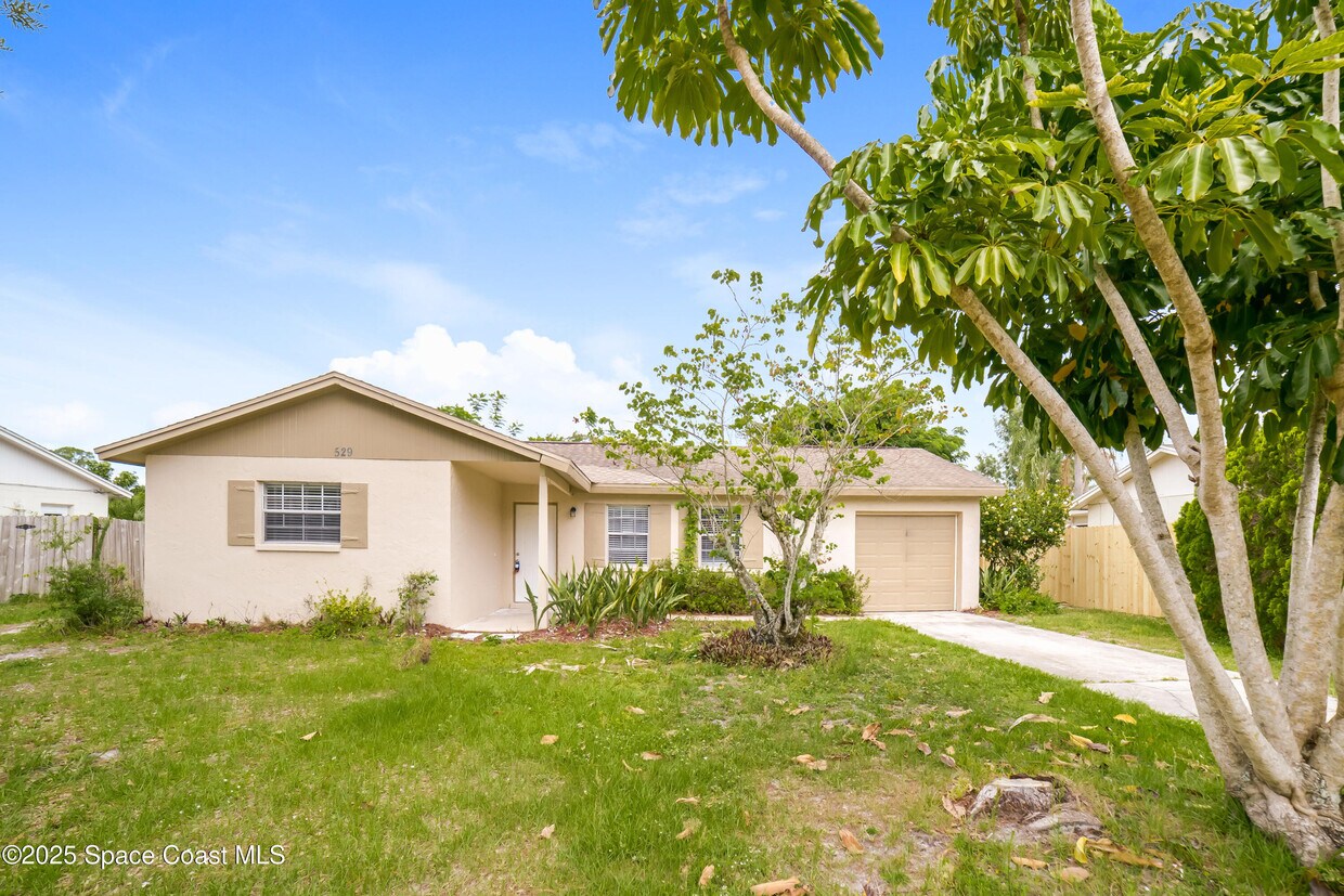 Foto principal - 529 Edward Rd