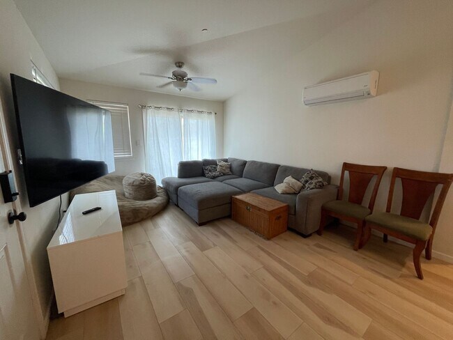 Foto del edificio - Fully Furnished 3 Bedroom/2 Bathroom