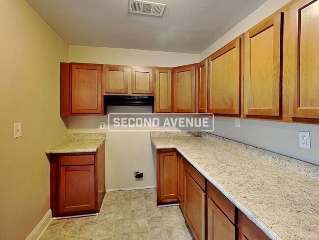 Building Photo - 1584 W 27th St