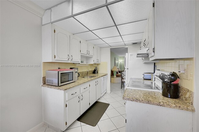 Building Photo - 4850 NW 29th Ct