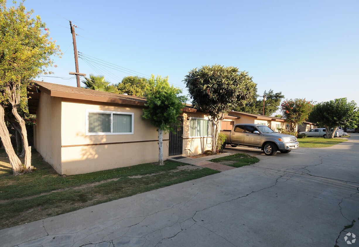 Building Photo - 1347 W Grand Ave