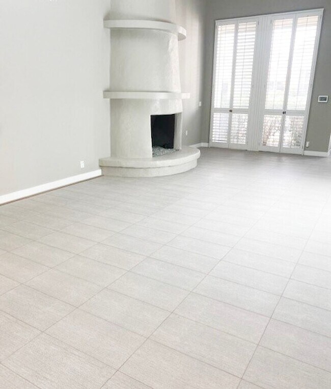 Building Photo - GREAT 3 Bedroom 2.5 Bath in Paradise Valley!
