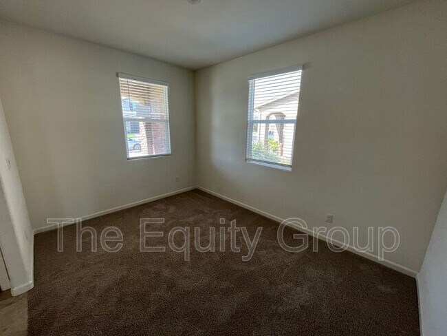 Building Photo - 3736 E Myrtle Ave