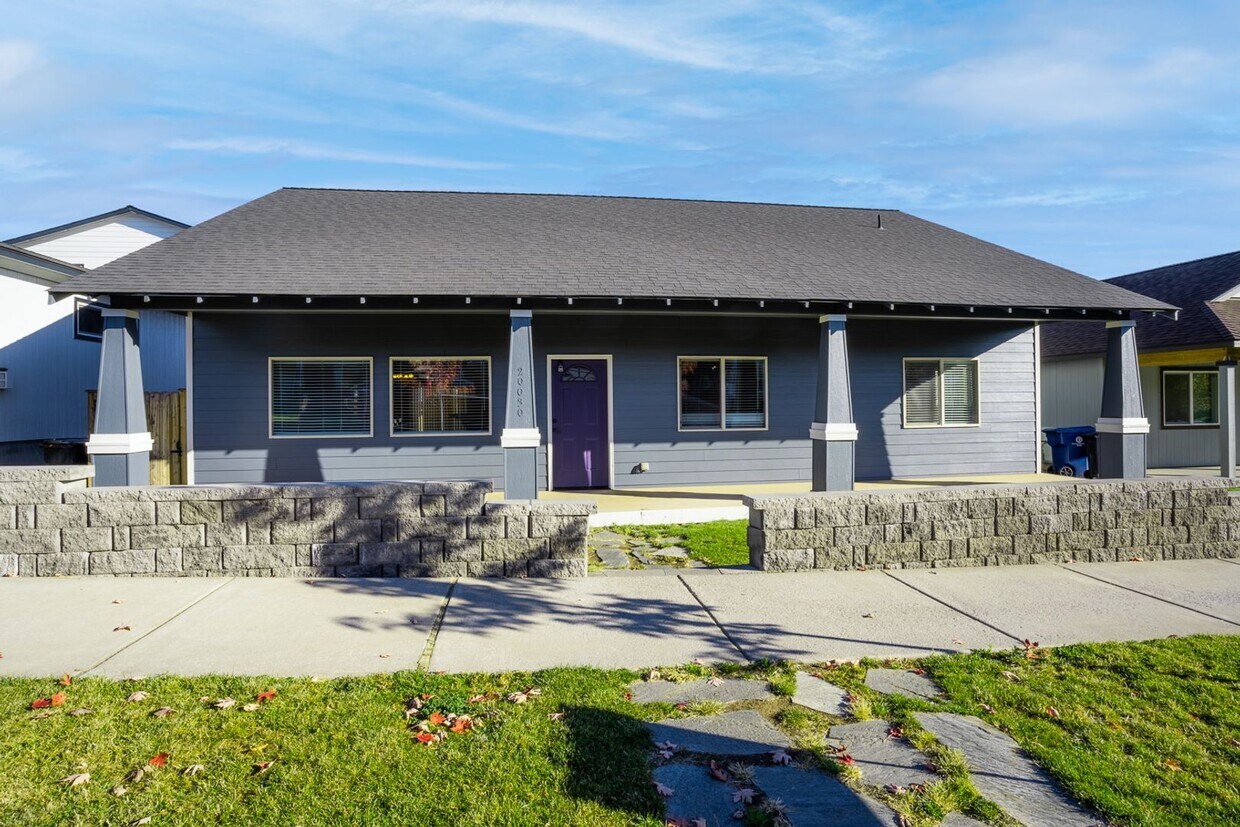 Primary Photo - Single level home in SW Bend, close to the...
