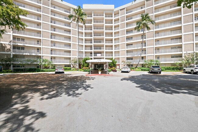 Foto del edificio - 3051 N Course Dr