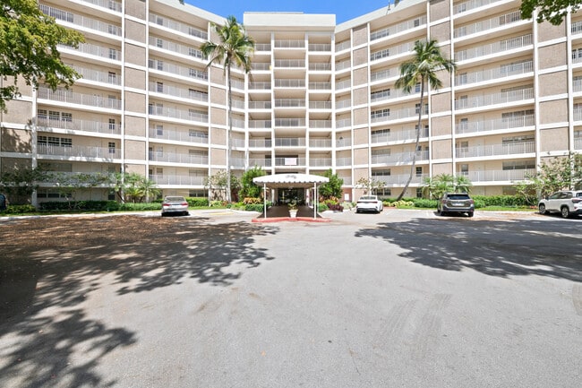 Building Photo - 3051 N Course Dr