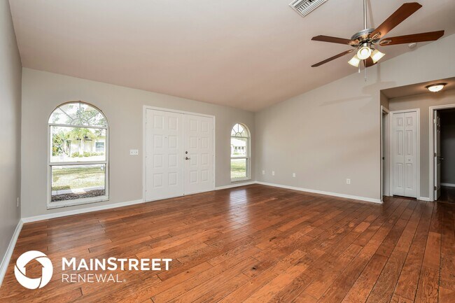 Building Photo - 3527 SE 3rd Ave