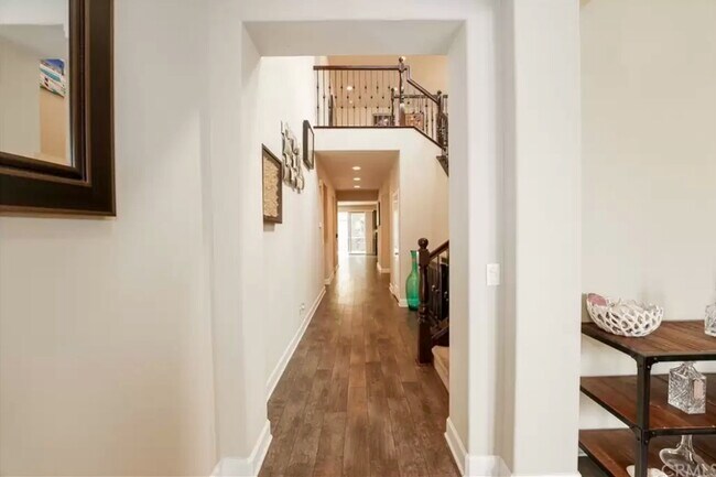 Building Photo - 519 Machado Way