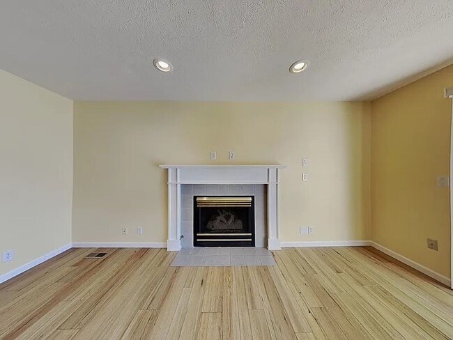 Building Photo - Stunning 4-Bed, 3-Bath Home in Spokane Val...