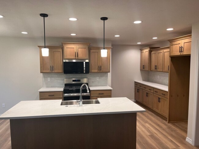 Building Photo - Beautiful, brand-new, 3-bedroom, 2-bath home in Nixa with a 3-car garage.