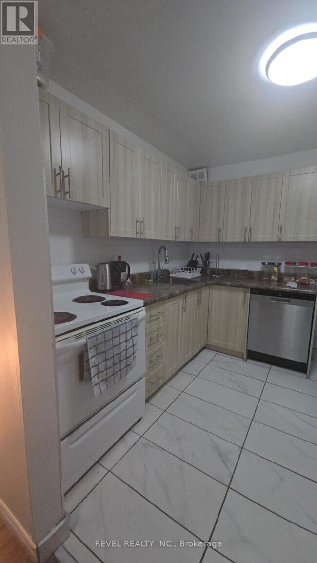 Building Photo - 2699-2699 Battleford Rd